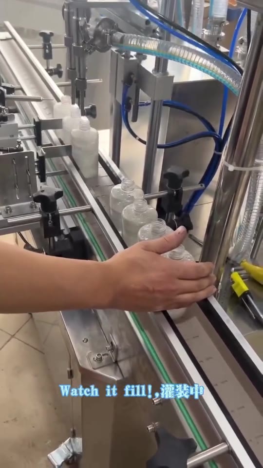 Sauce filling into containers — V018