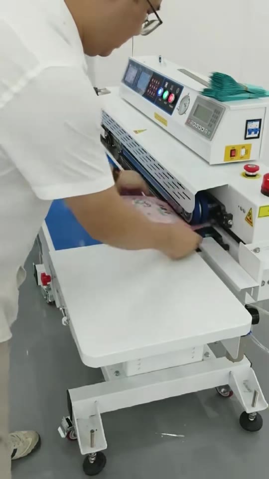 Bag sealing operation — V049