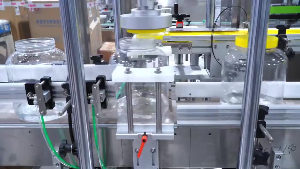 Cap feeding and bottle closing — V050