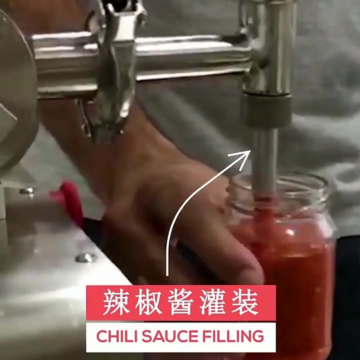 Sauce filling into containers — V065